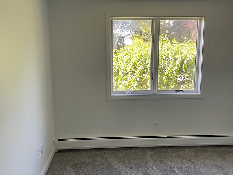 Upstairs bedroom.