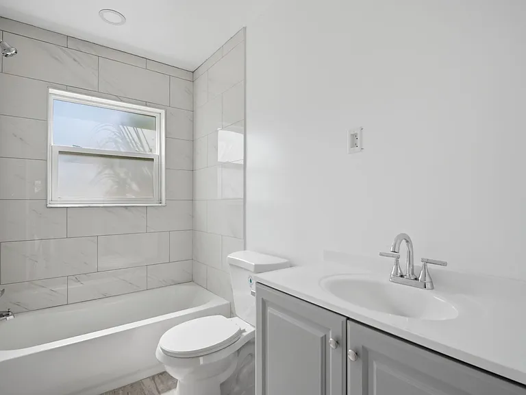 115 N San Remo Ave #7 — Photo 16