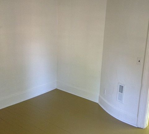 4th image of 909 N Capitol Ave #2