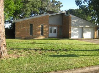100 Bastrop St, Angleton, TX 77515
