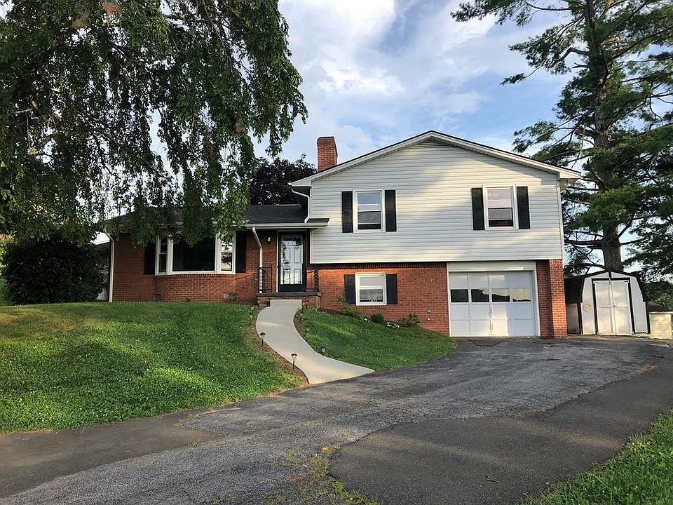 1st image of 115 Pine Knoll Dr