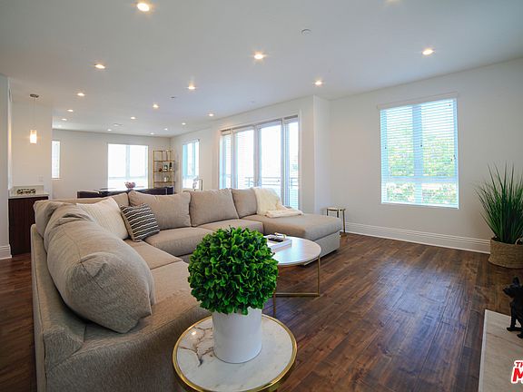 5th image of 907 S Shenandoah St #201