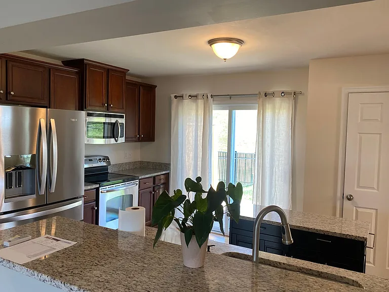 544 Abbey Village Cir — Photo 25