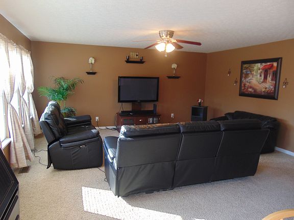 3rd image of 2102 Golden Valley Dr