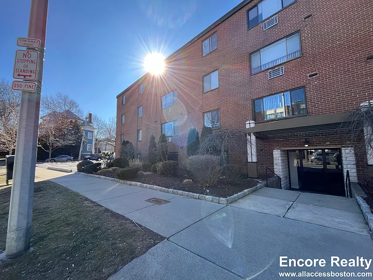 220 Babcock St #3A — Photo 3