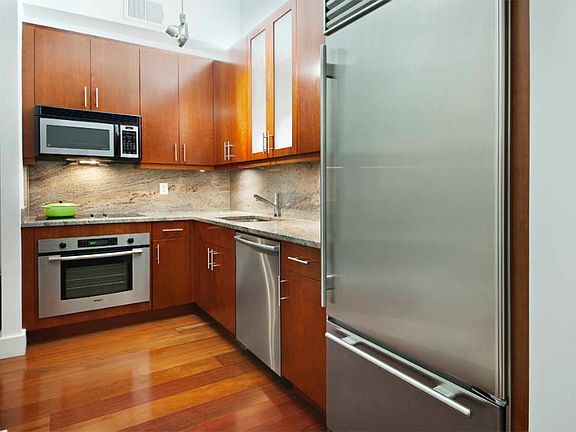 3rd image of 80 John St APT 13D
