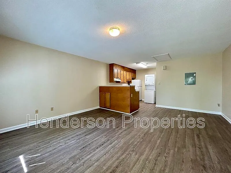 Studio, 1.0 bath, 650 sqft, $850 — Photo 3