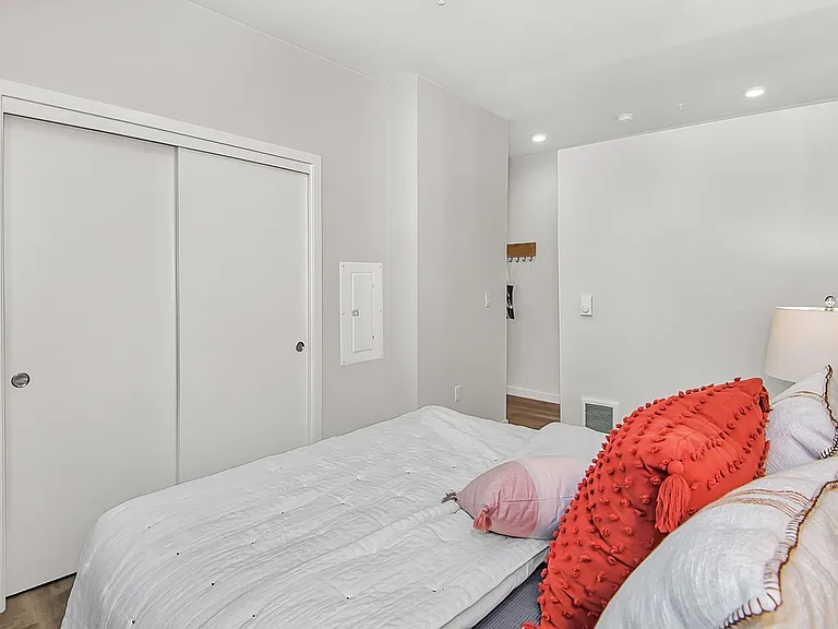 Julian Apartments — Photo 14