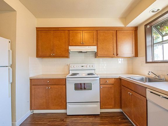 3rd image of 4438 NE Killingsworth St APT B
