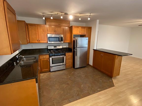 3rd image of 4462 Louisiana St