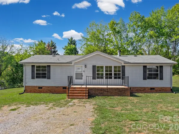 953 Bollinger Pond Dr, Clover, SC 29710