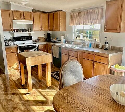 2nd image of 1418 Barefoot Cir