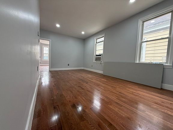 4th image of 162 W 32nd St #3