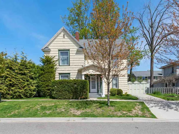 313 Summit St, Petoskey, MI 49770
