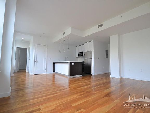 3rd image of 10 Saint Pauls Pl APT 2D