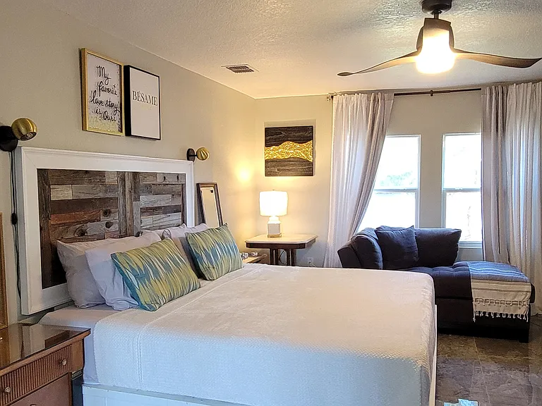 654 Madrid Dr — Photo 3