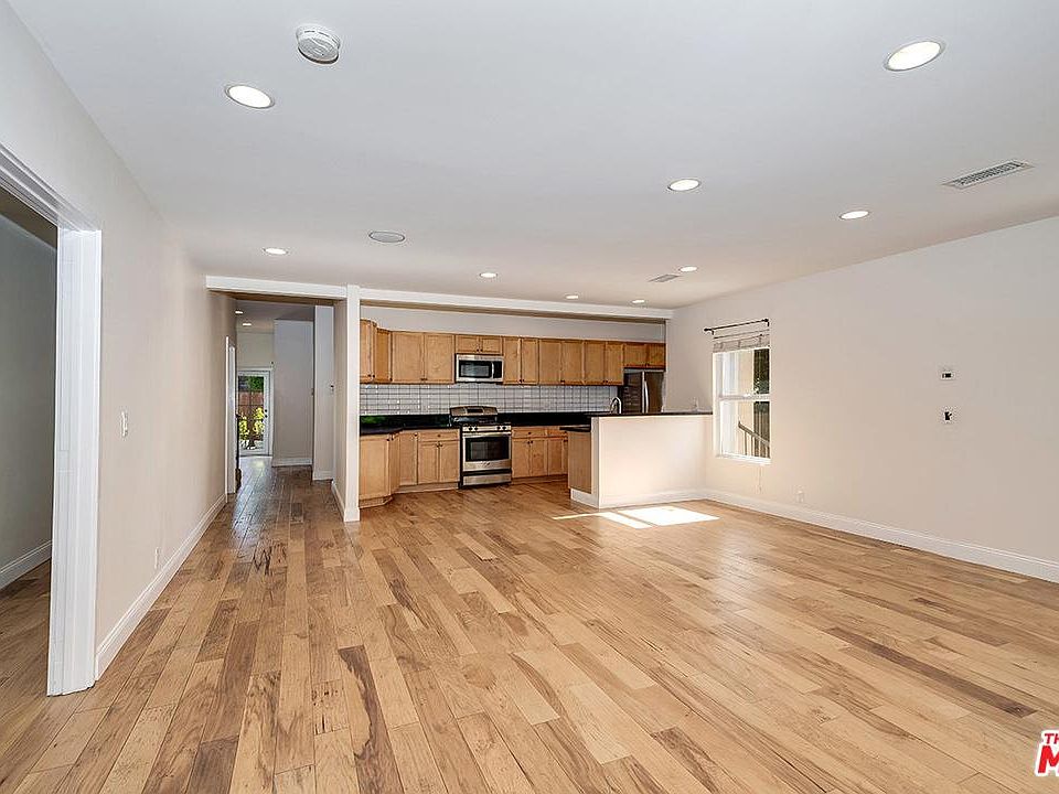 1st image of 15242 La Maida St