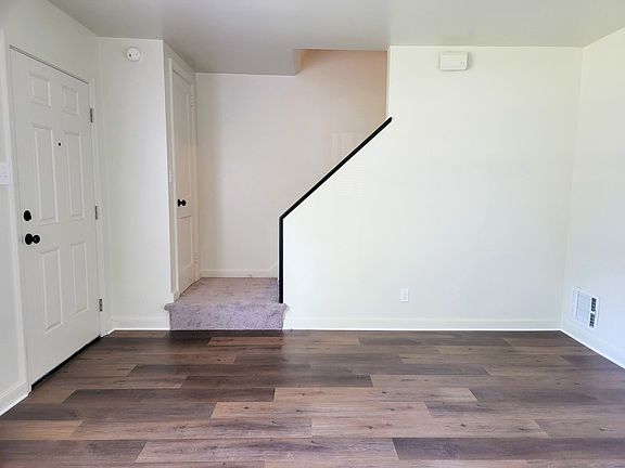 3rd image of 206 E Walnut St
