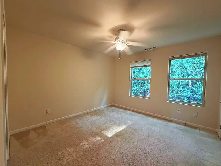 12 Pocono Dr — Photo 5