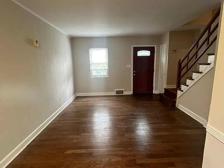 409 Laverne Ave — Photo 2