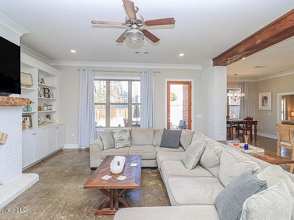 5th image of 405 Elen Ct