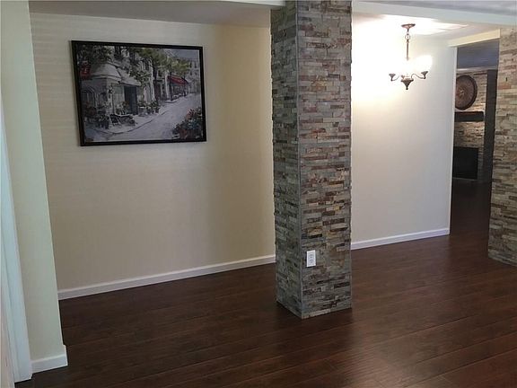 5th image of 2221 Castleford Ln