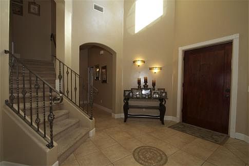 2nd image of 2660 Poinsettia Dr