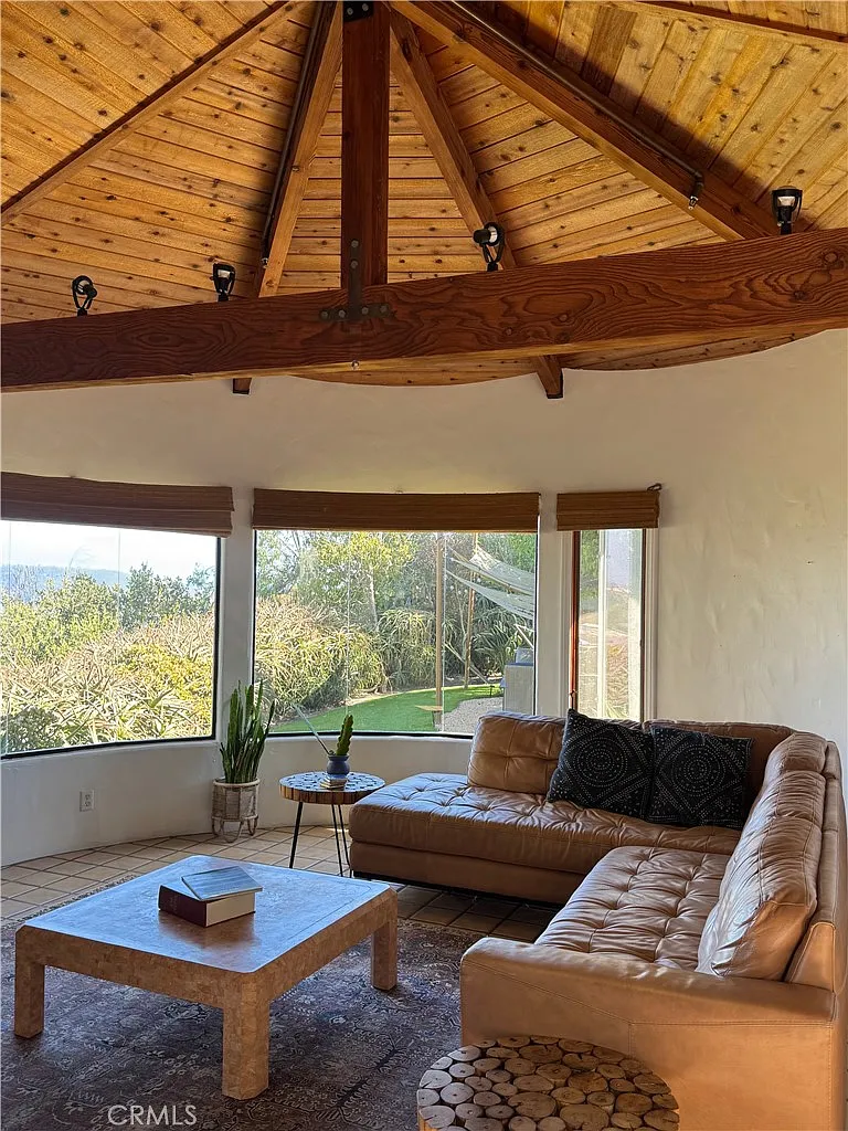 4 bed, 2.5 bath, 2822 sqft, $8,950 — Photo 3