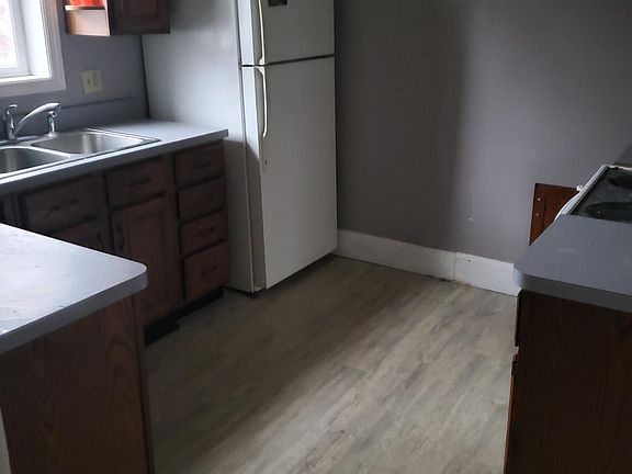 2nd image of 671 W Lexington Ave APT B