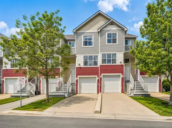 120 S Country Village Cpe NE, Calgary, AB T3K 5K2