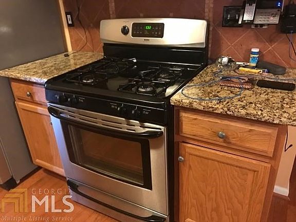 Gorgeous Granite counter tops.