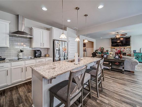 3rd image of 337 Grey Swan Way