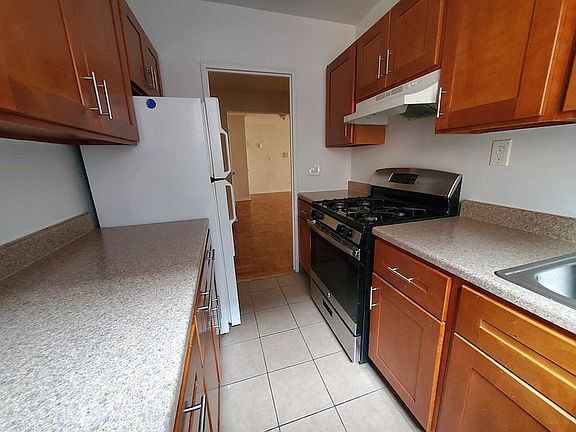 4th image of 65-07 Booth St #1