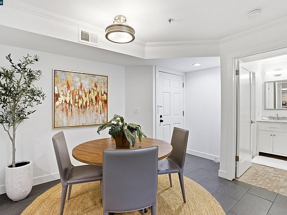 5th image of 2560 Oak Rd APT 122