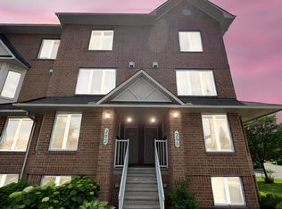 294 Cresthaven Dr, Ottawa, ON K2G 6W4