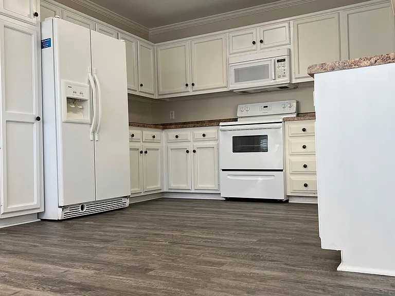 7707 Wyndham Cir — Photo 13