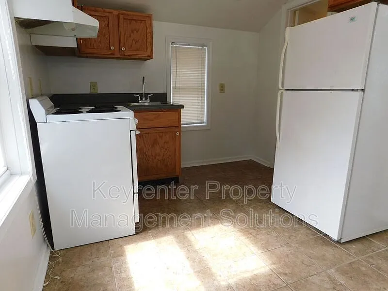 1 bed, 1.0 bath, 600 sqft, $900 — Photo 3