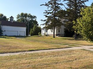 313 5th St W, Lakota, ND 58344