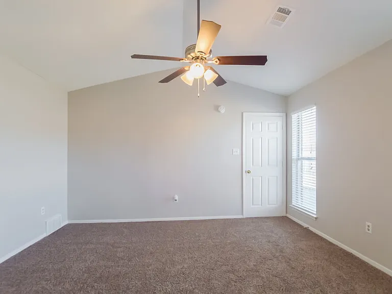 7409 Dunbarton Dr — Photo 8