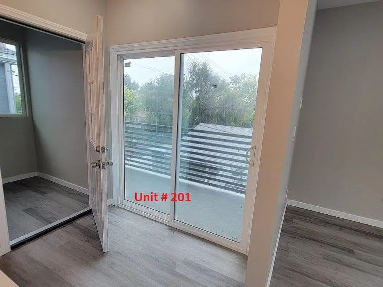 708 E Verdugo Ave #201 — Photo 4