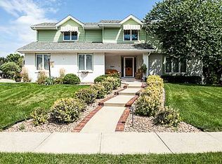 4635 Stonebridge Rd, West Des Moines, IA 50265