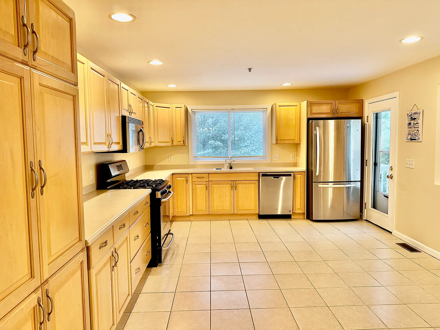 2 bed, 2.5 bath, 1846 sqft, $3,100 — Photo 2