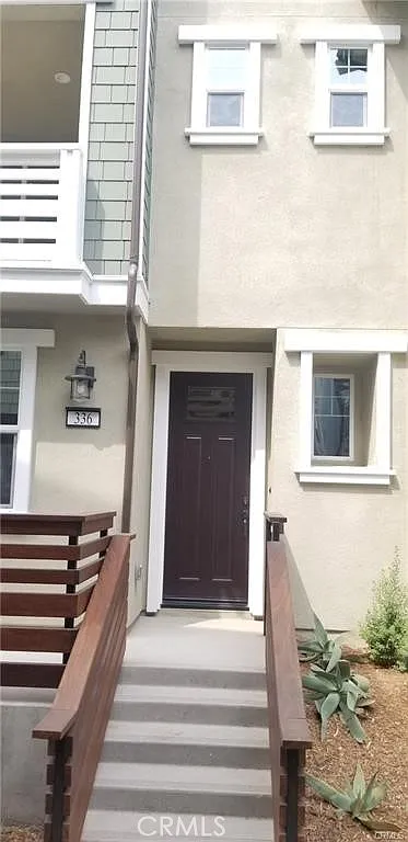 4 bed, 3.5 bath, 1834 sqft, $4,700 — Photo 2