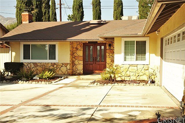 1st image of 13050 Fenton Ave