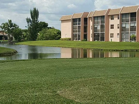 4th image of 10402 Sunrise Lakes Blvd APT 105