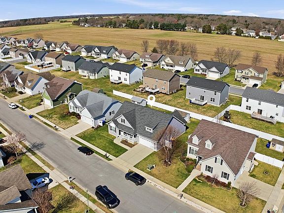 2nd image of 413 Plantation Dr