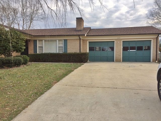 1st image of 2319 Macy Ln