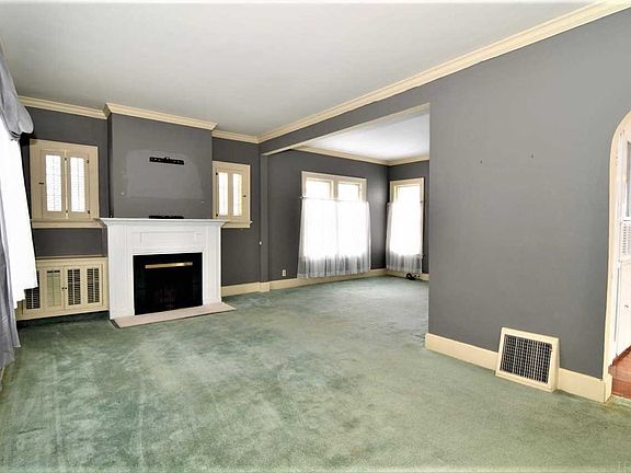 2nd image of 716 S Villa Dr