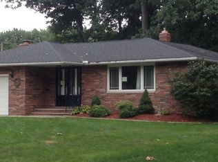 882 E Parkleigh Dr, Seven Hills, OH