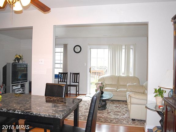3rd image of 4727 S Park Ct